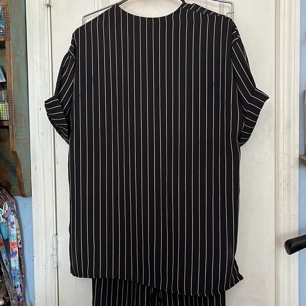 Liz Claiborne size Small pant set. LIKE NEW - Picture 3 of 5